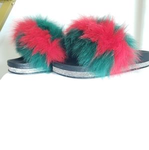 *NWT* Fuzzy Comfy Slipper